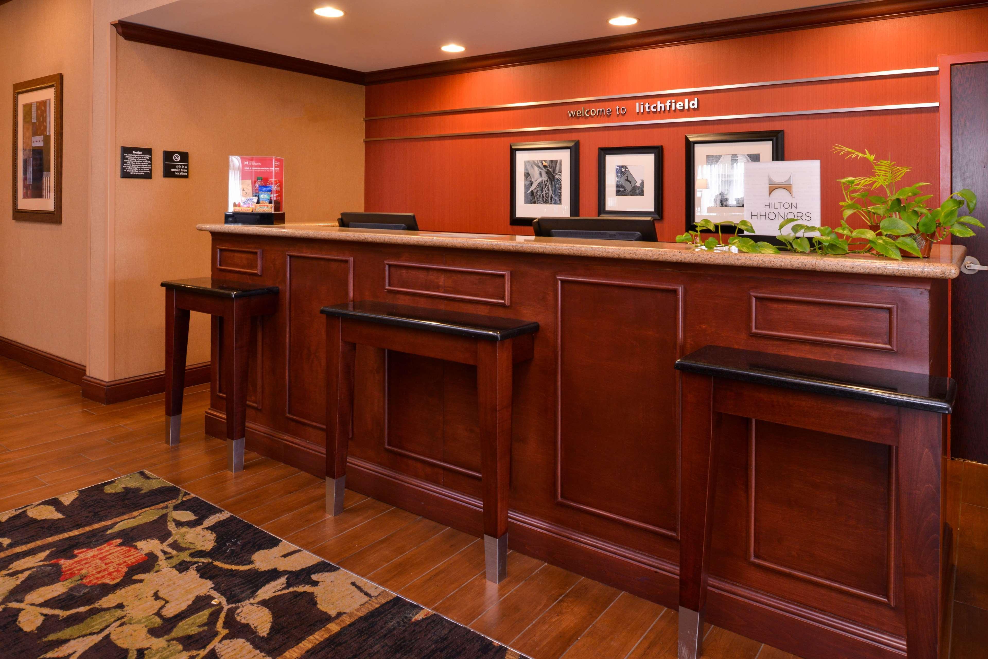 Hampton Inn By Hilton Litchfield Экстерьер фото
