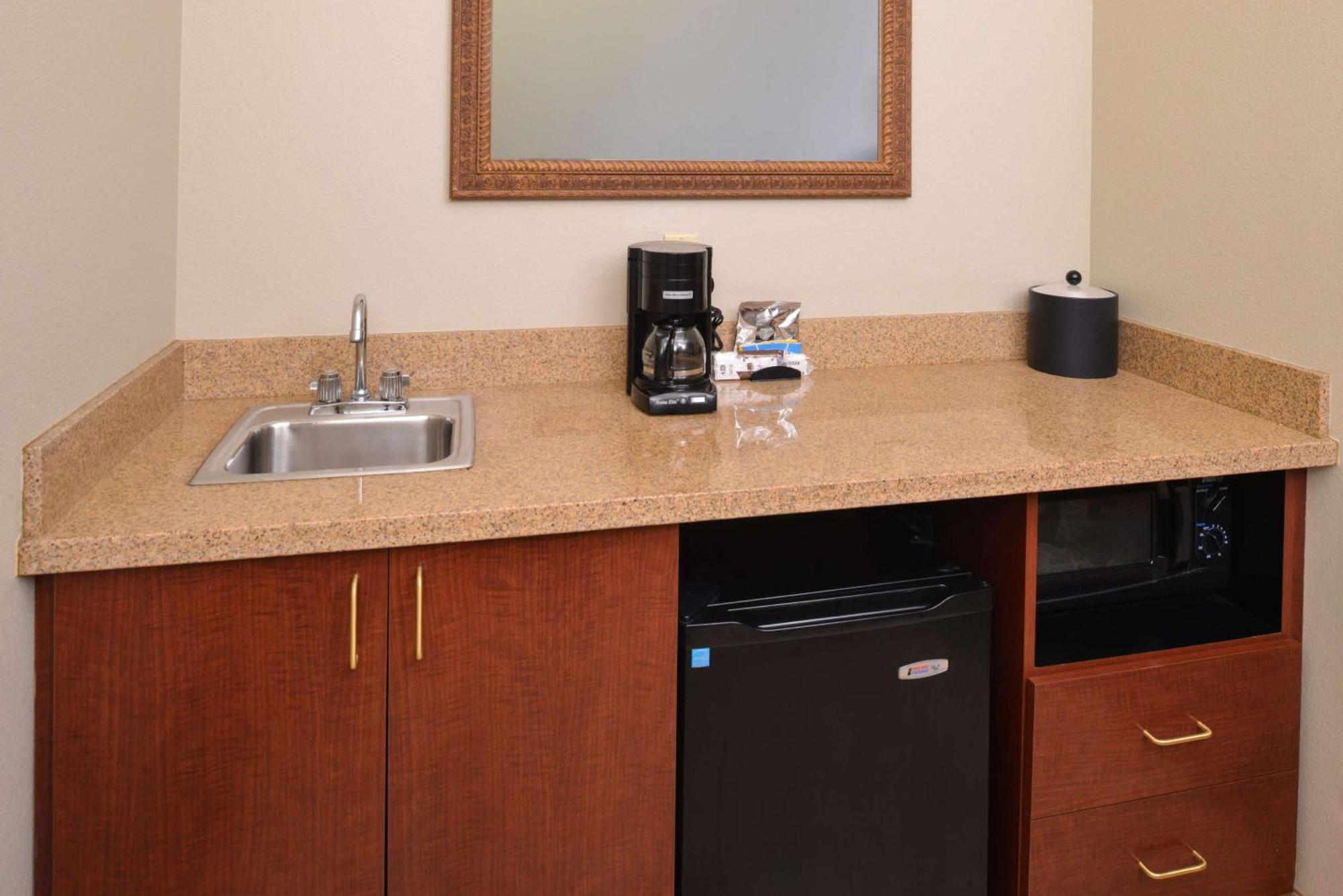 Hampton Inn By Hilton Litchfield Экстерьер фото