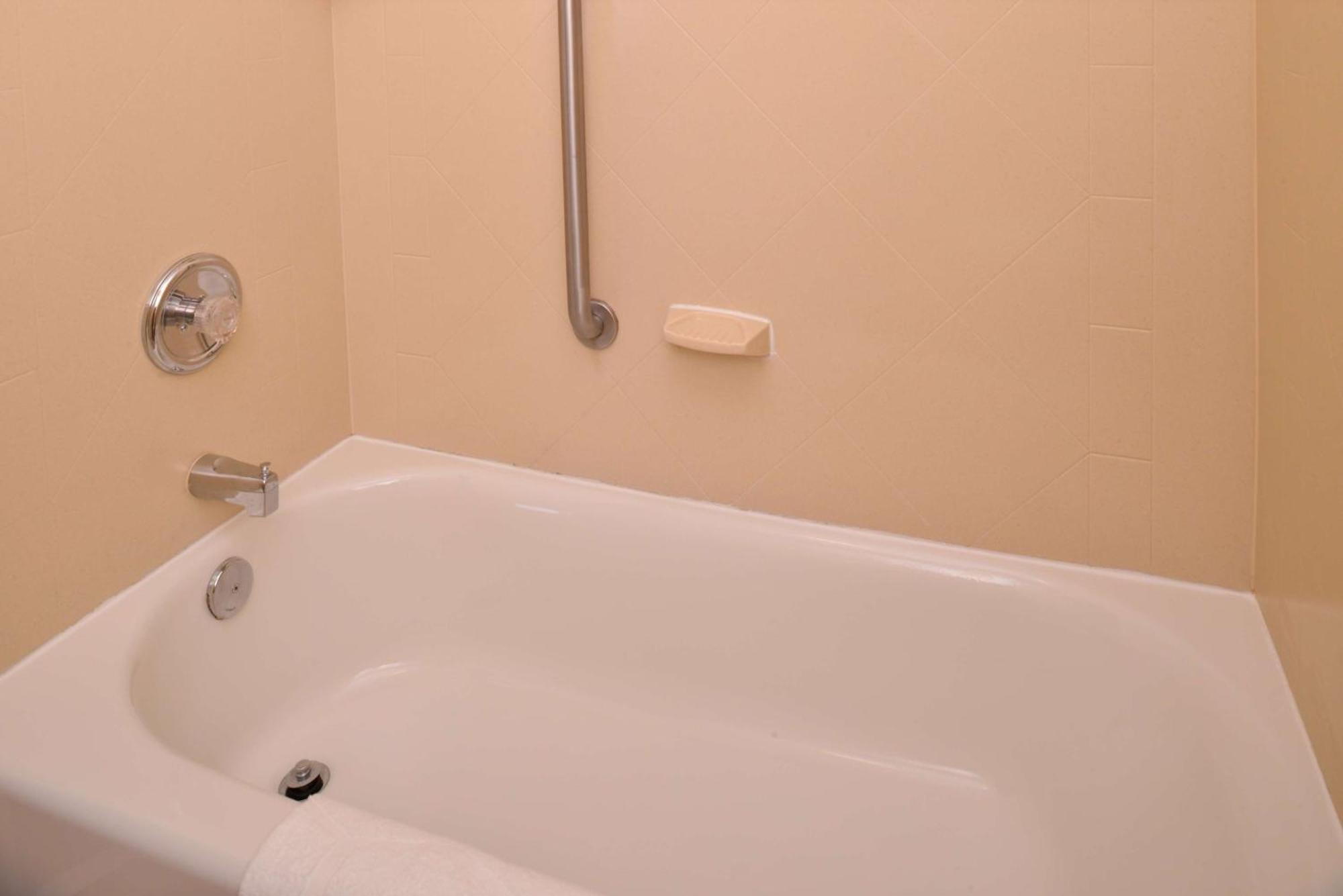 Hampton Inn By Hilton Litchfield Экстерьер фото