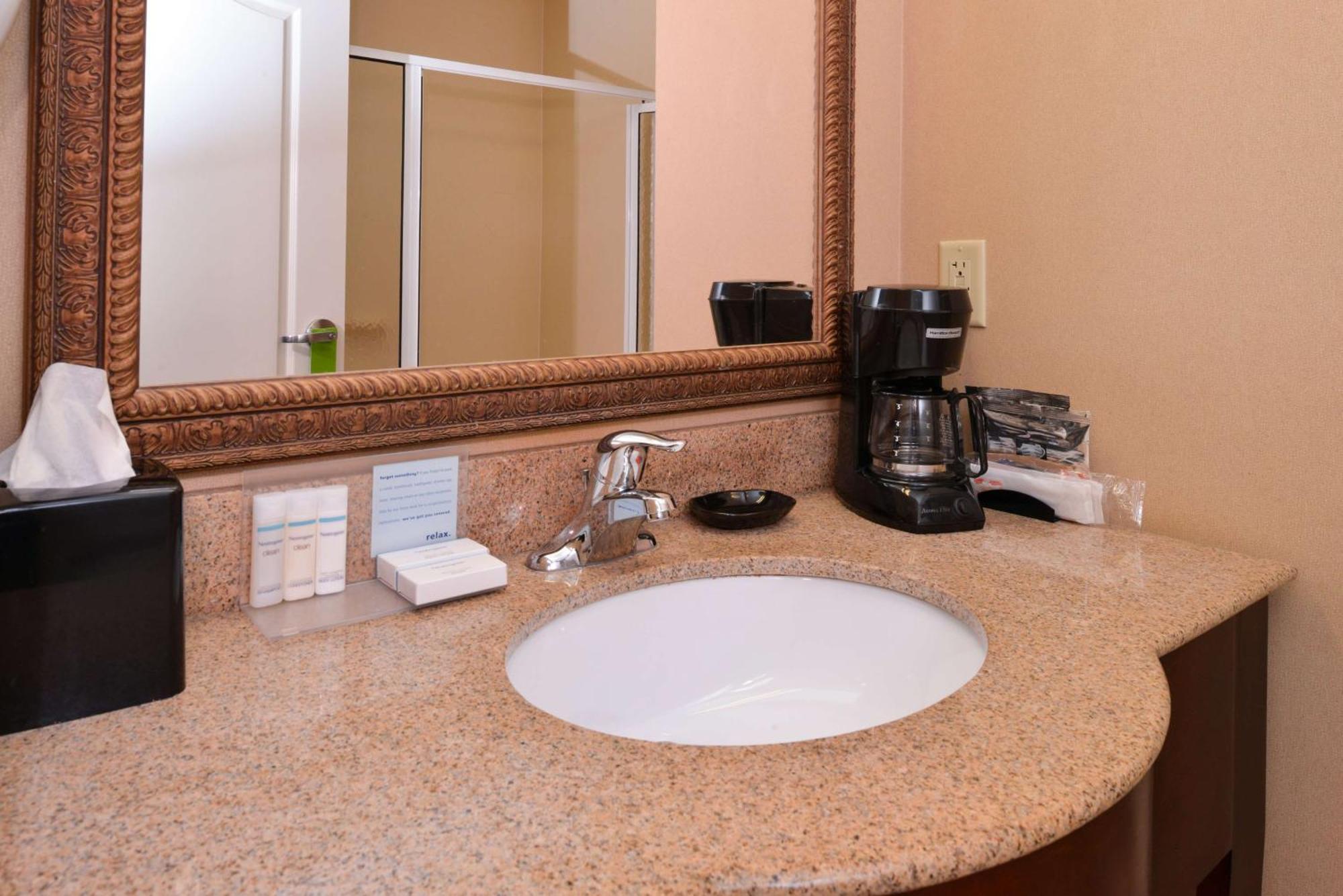 Hampton Inn By Hilton Litchfield Экстерьер фото