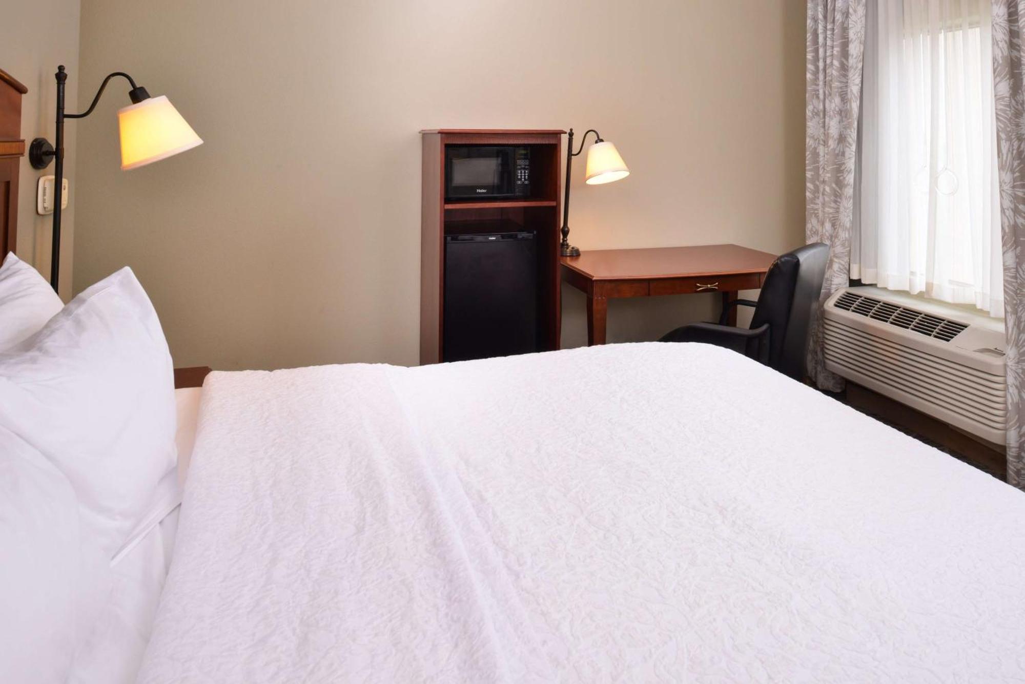 Hampton Inn By Hilton Litchfield Экстерьер фото