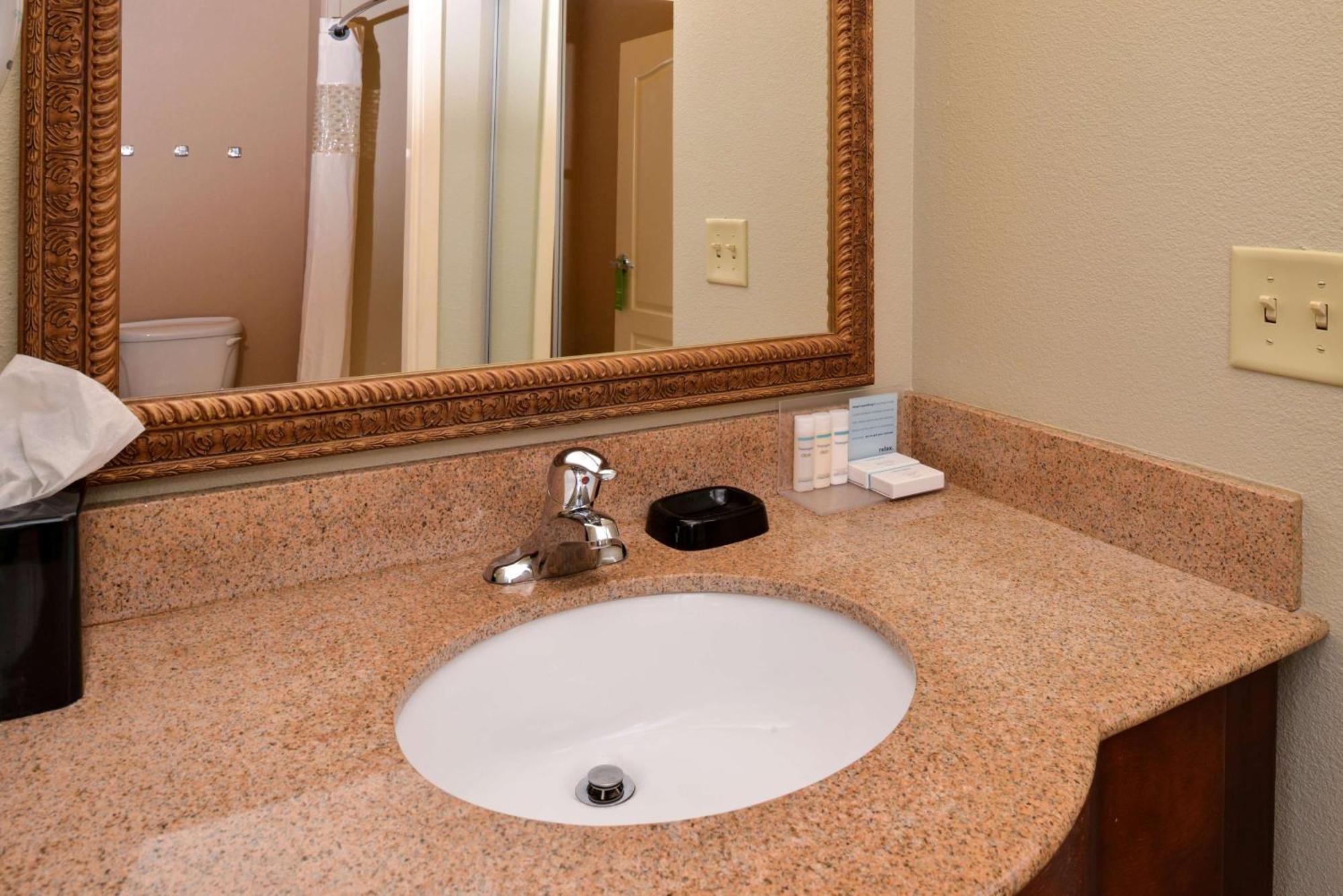 Hampton Inn By Hilton Litchfield Экстерьер фото