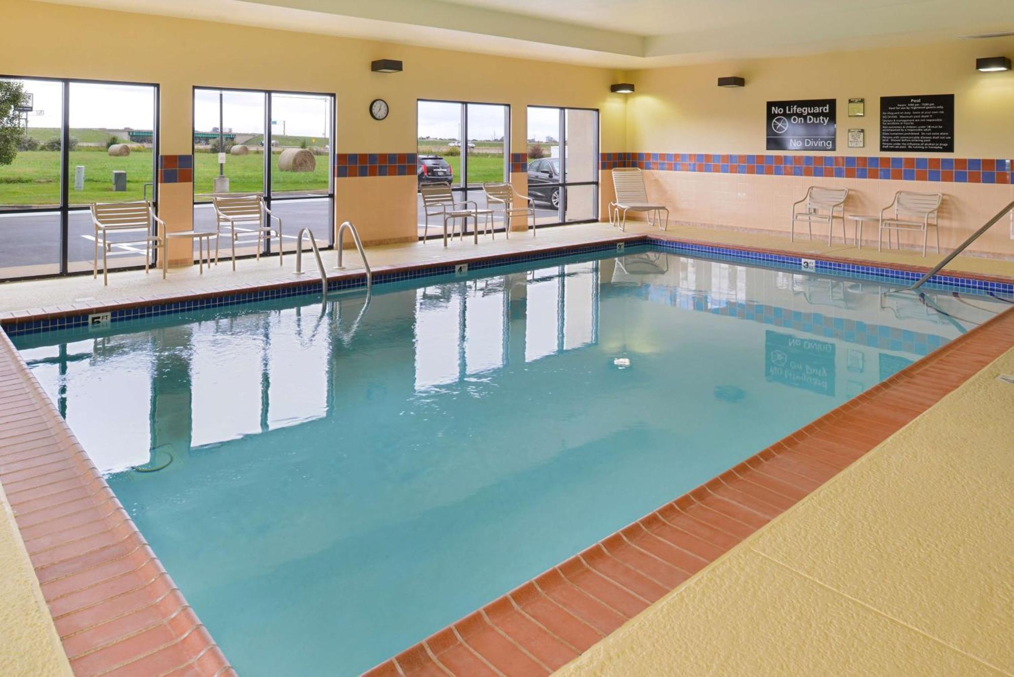 Hampton Inn By Hilton Litchfield Экстерьер фото